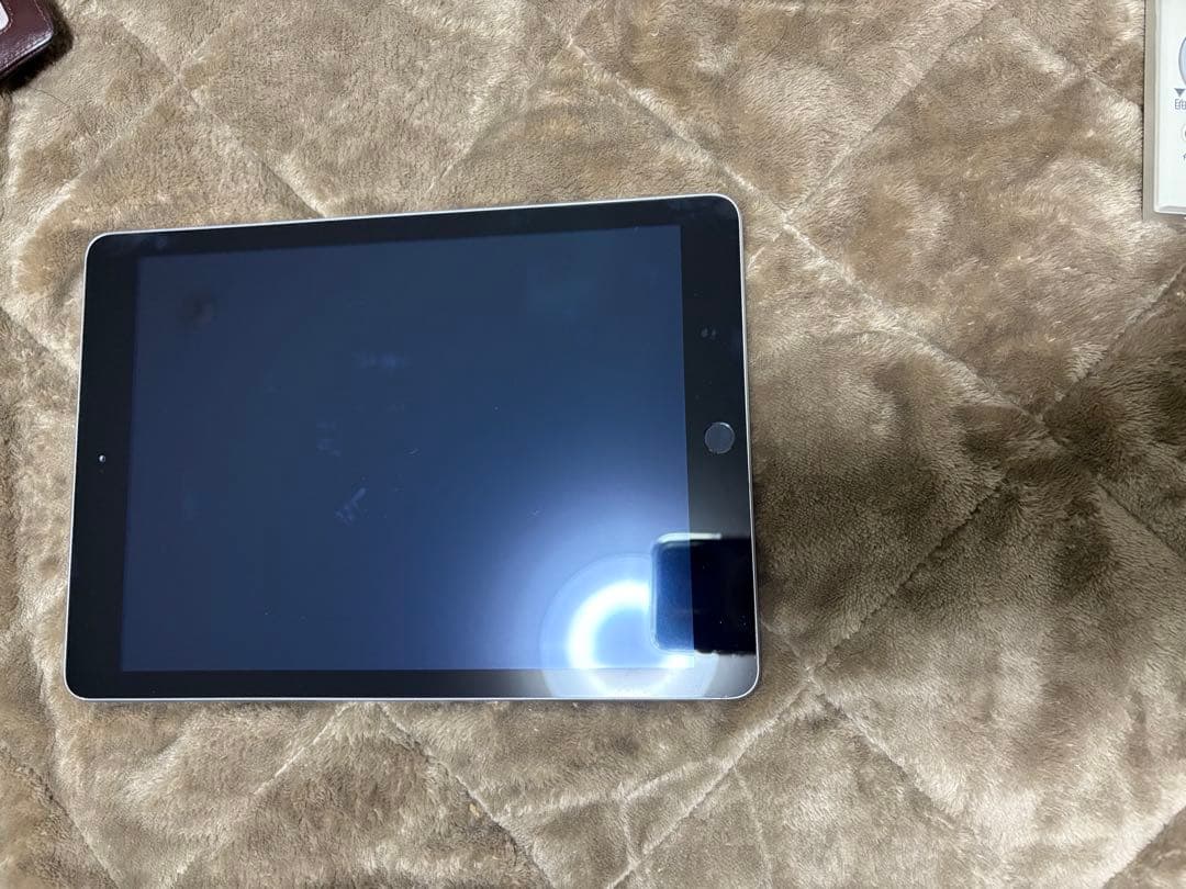 iPad (第5世代) 128GB wifiモデル　シルバー iPad Wi-Fiモデル 128GB - シルバーを購入 - Apple（日本）