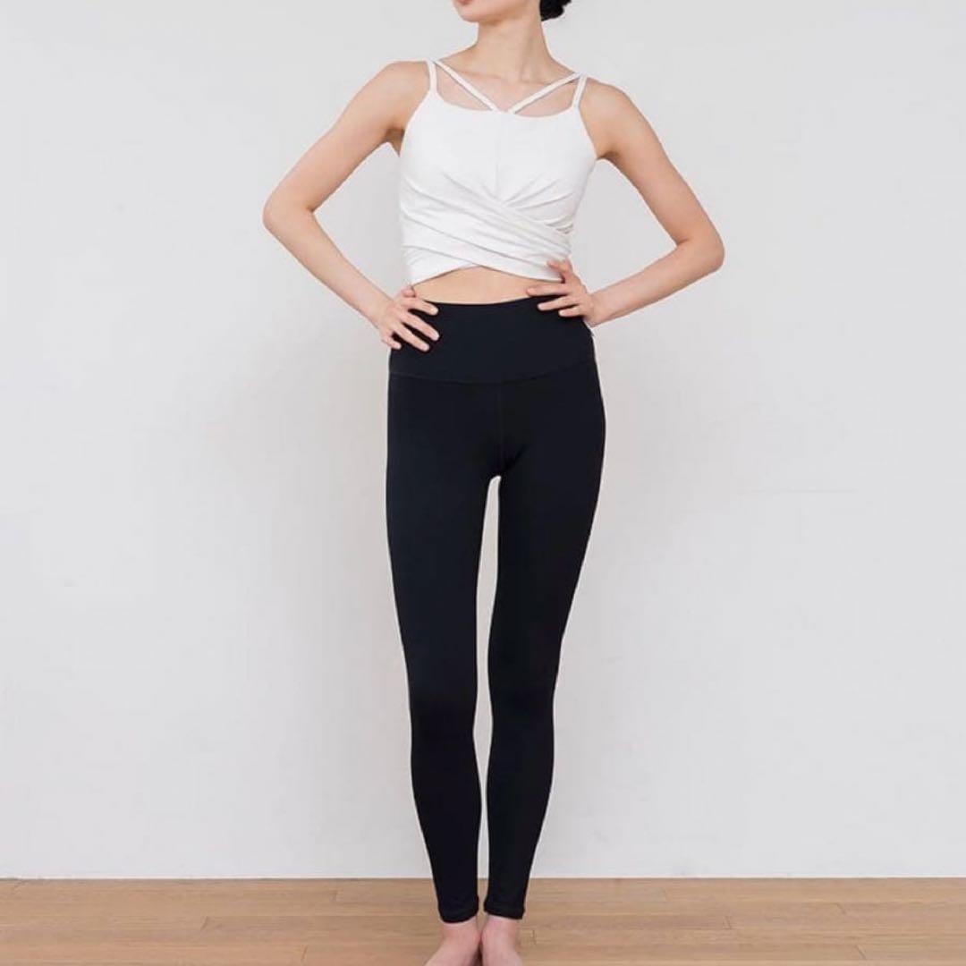 SUKALA】ショートクロスキャミソール＆レギンスセットアップ Mサイズ