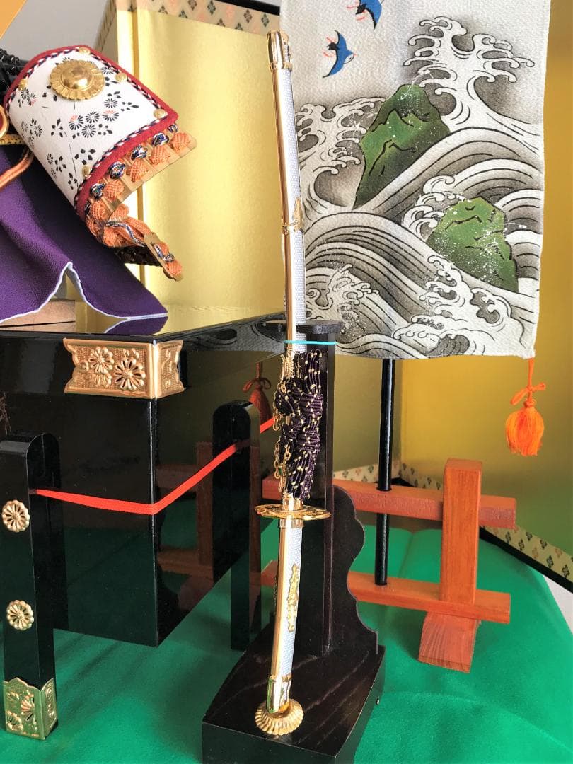 祝MVP！未使用アンティーク 兜飾り 龍玉作 大鍬形星兜 櫃収納 極