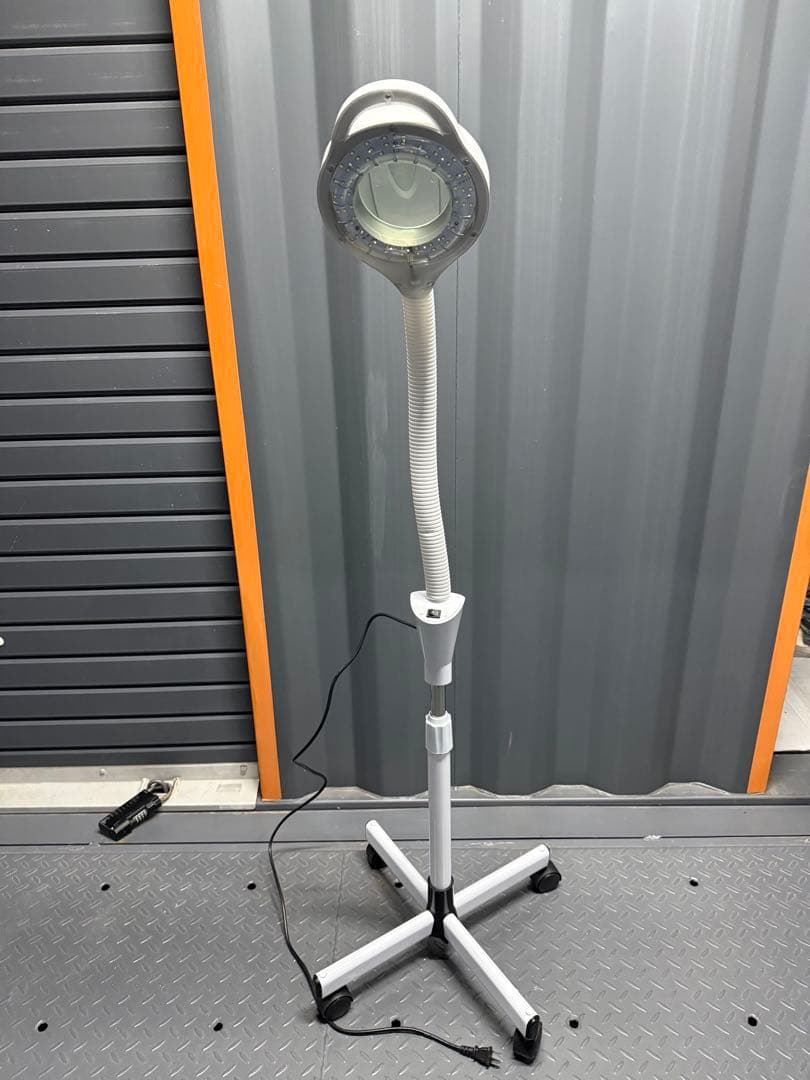 セブンビューティー拡大レンズ付きスタンドライト - メルカリ