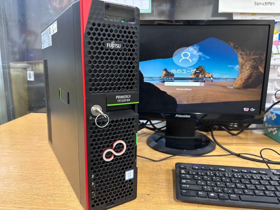 富士通コンパクトサーバー PRIMERGY TX1320 M4　ジャンク品 富士通（FUJITSU） PRIMERGY TX1320 M4 (PYT1324T2S) Xeon E-2124 3.3