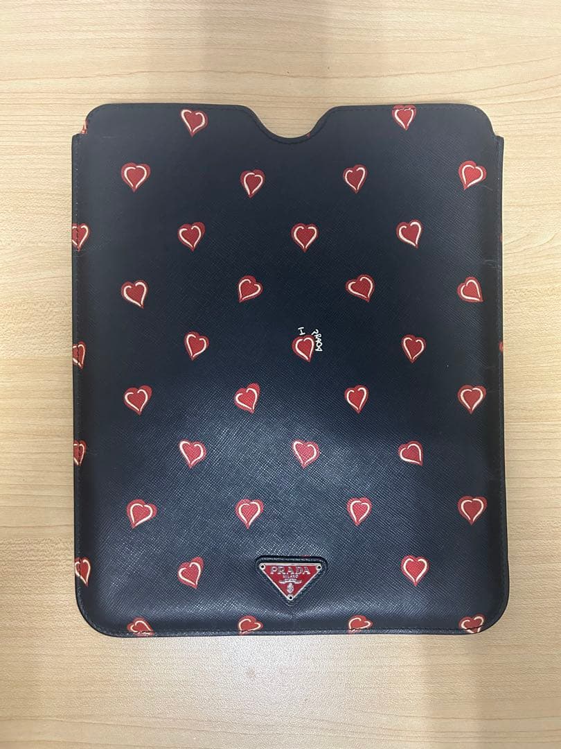 PRADA / プラダ iPADケース　レザーケース　ハート柄 PRADA / プラダ iPADケース レザーケース ハート柄 PRADA / プラダ