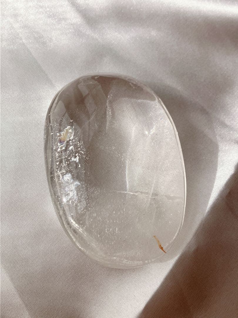 高品質イエローガーデンクォーツ入りクリアクォーツ握り石 218.4g