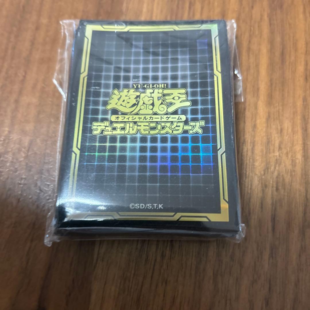 70枚 遊戯王カードスリーブ ブラック ゴールド - メルカリ
