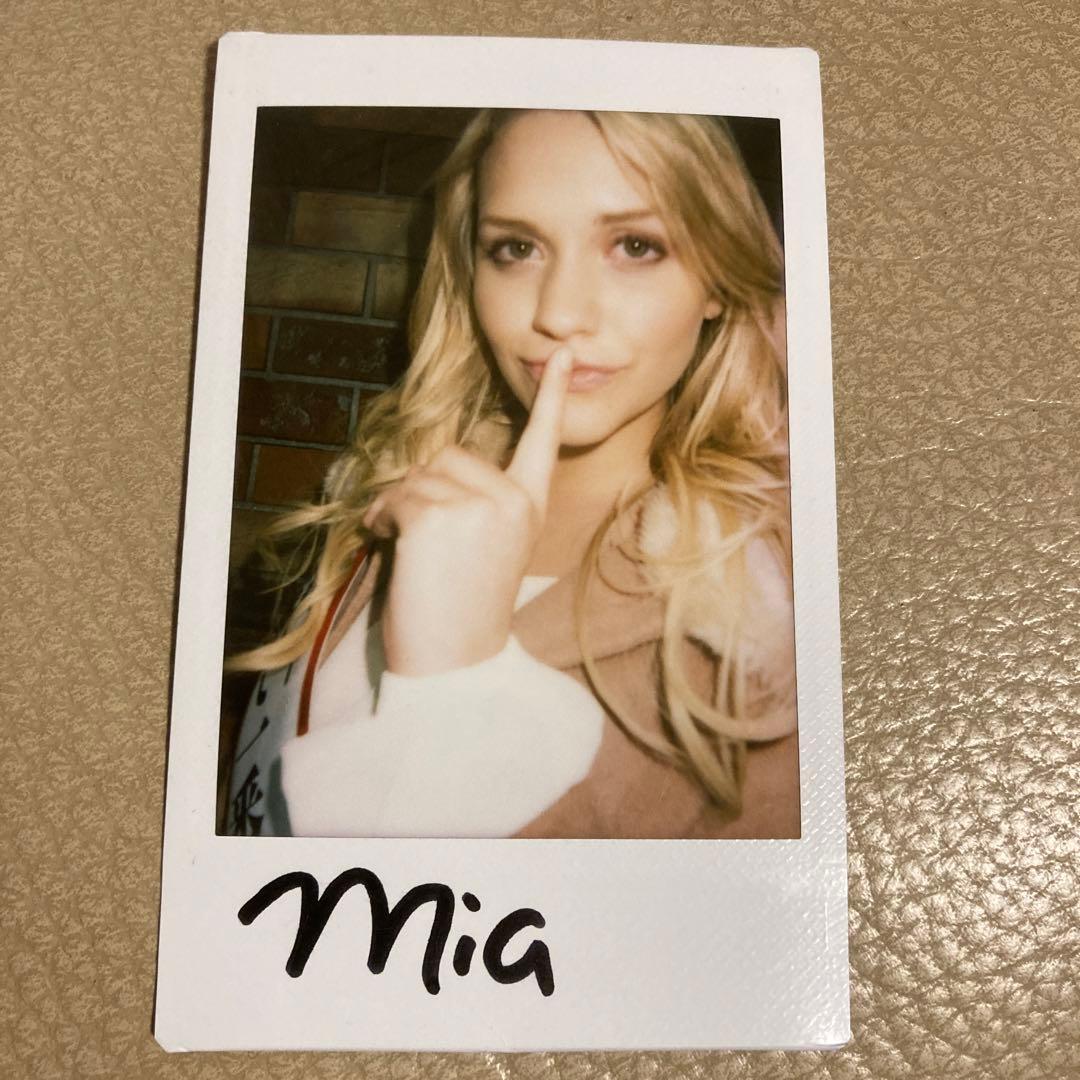 ミア・楓・キャメロン 直筆サイン入り チェキ - メルカリ