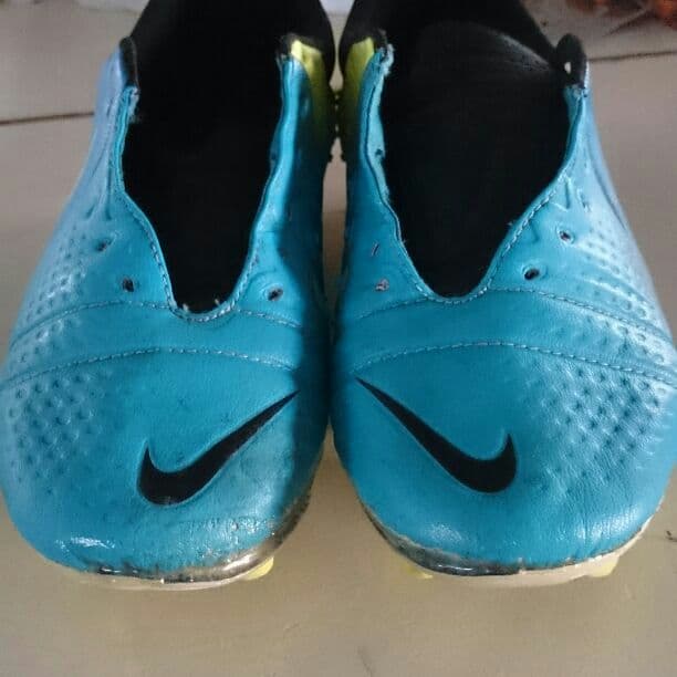 サッカースパイク ナイキCTR360マエストリFG25.5 - メルカリ