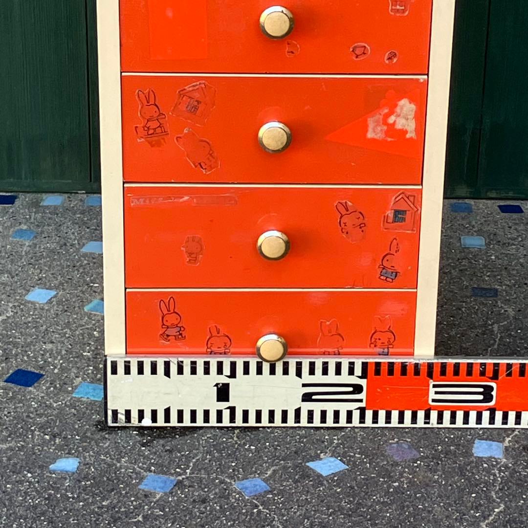 昭和レトロでスリムなチェスト はオレンジ色 中古家具 シールやその