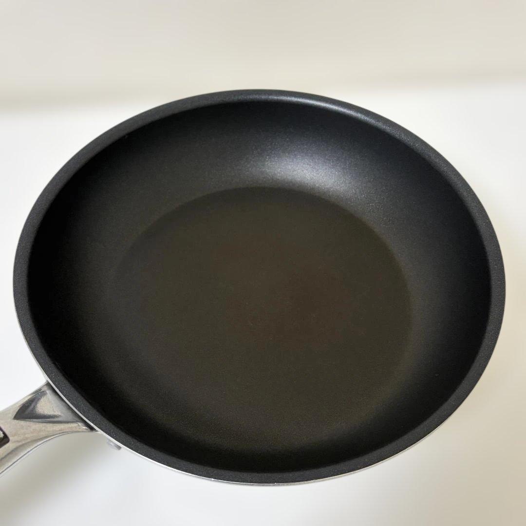 アムウェイ クィーン ノンスティック フライパン26cm フタ付き - メルカリ