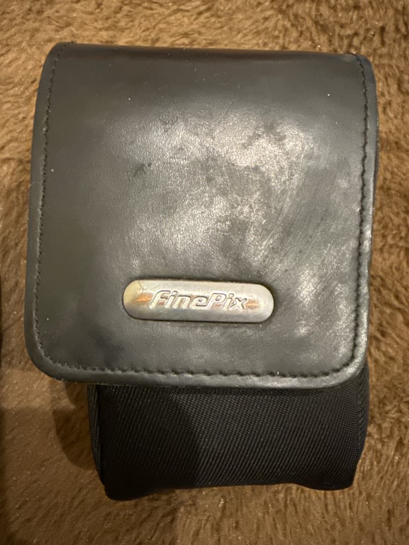 希少品】FUJIFILM FinePix E550 単3電池駆動 - メルカリ