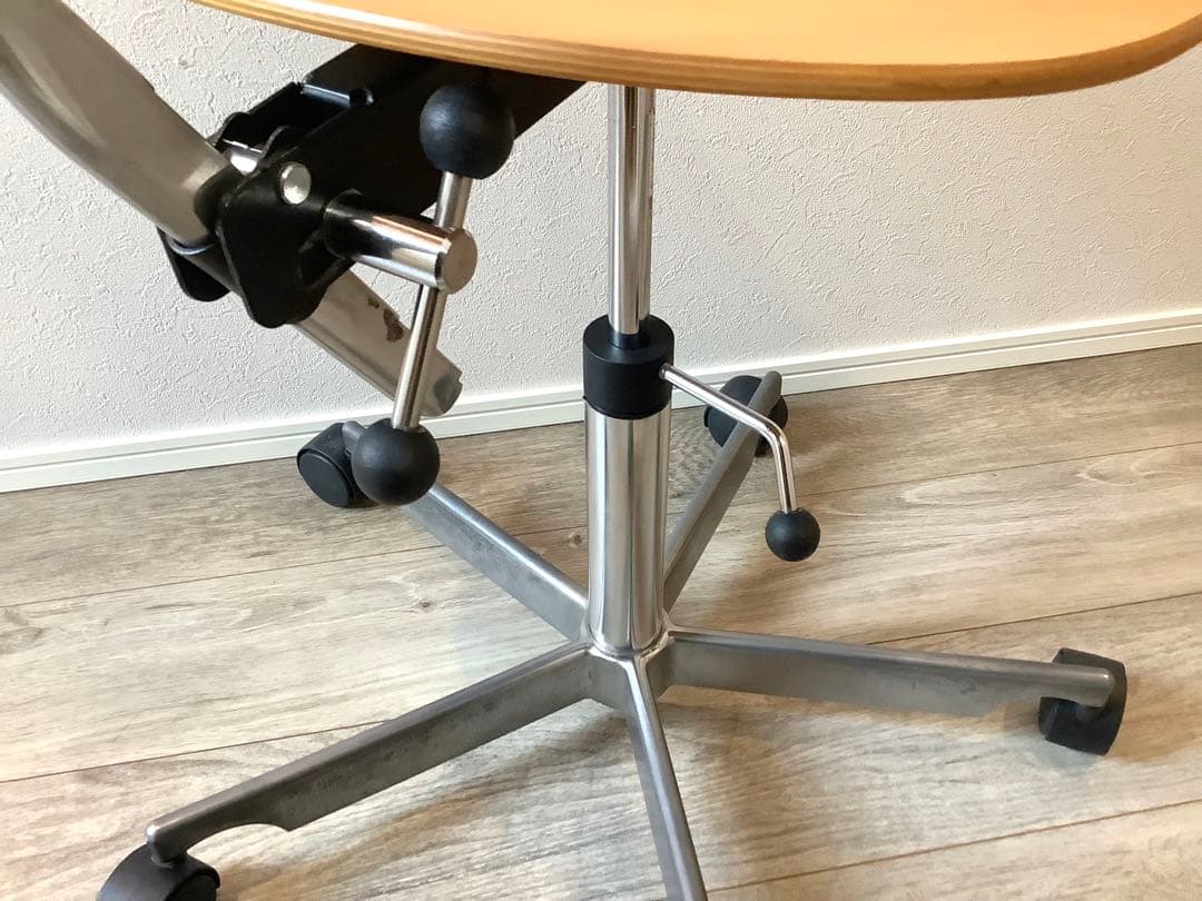 Fritz Hansen KEVI ケヴィチェア 木目調 キャスター付 中古品 - メルカリ