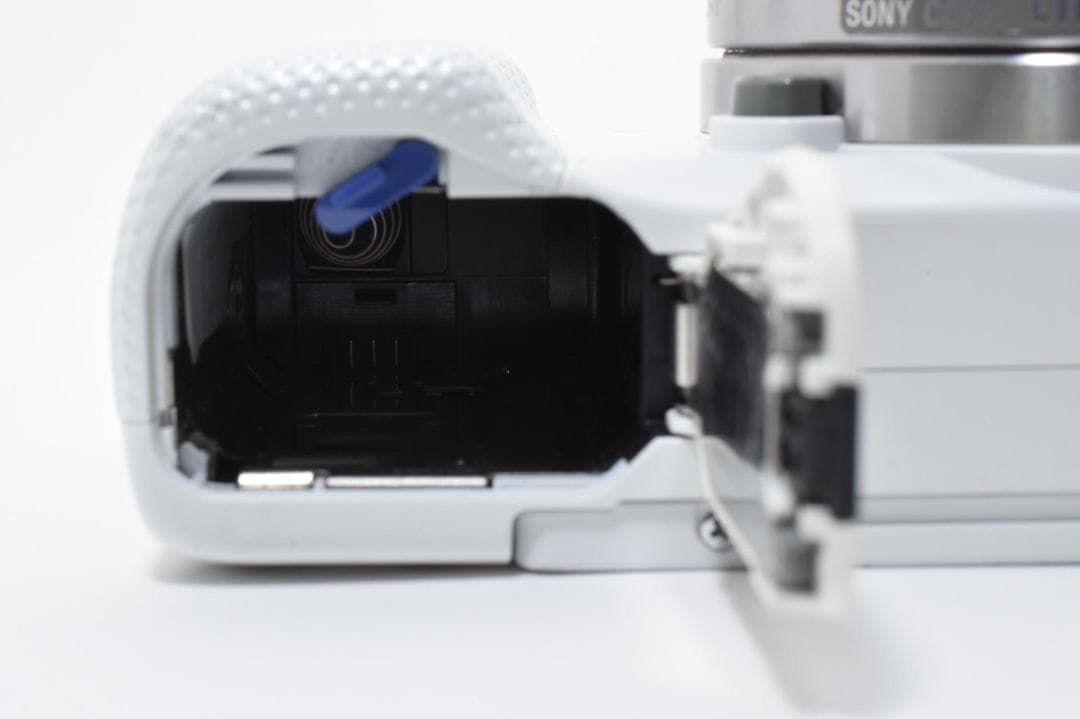 美品】ソニー SONY a5000 デジカメ ホワイト ショット7596回 - メルカリ