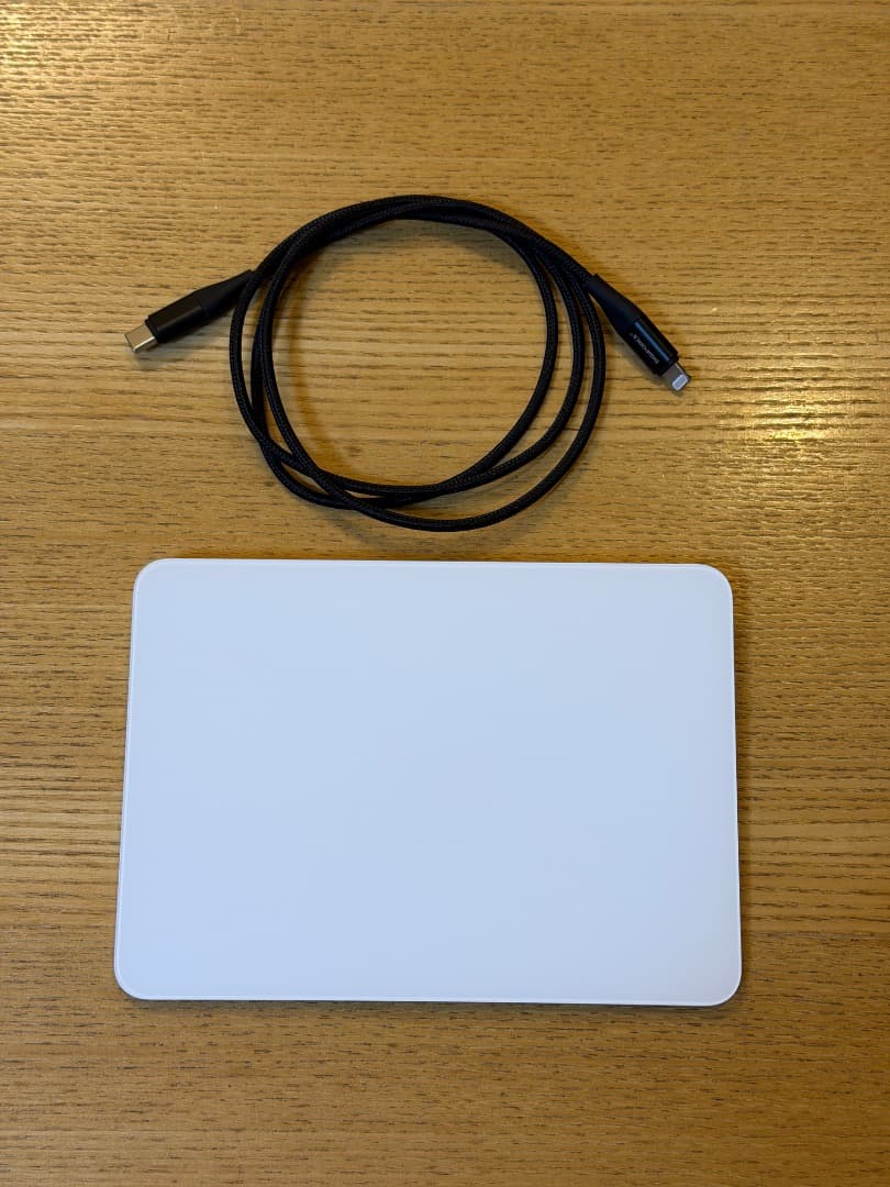 Apple Magic Trackpad 2 A1535 ホワイト ケーブル付き Apple Magic Trackpad 2 Wireless Multi-Touch Trackpad: Silver