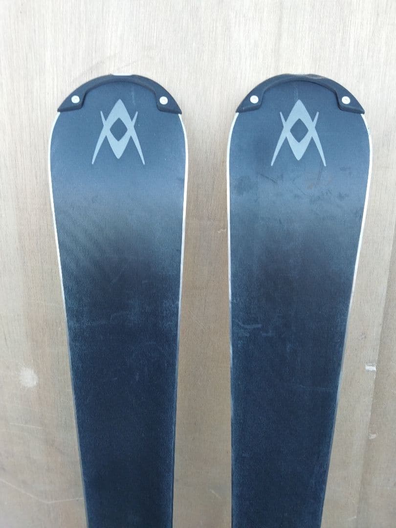 れおぱぱ様専用 VOLKL TIP ROCKER ゴールド/黒155 スキー 板 - メルカリ