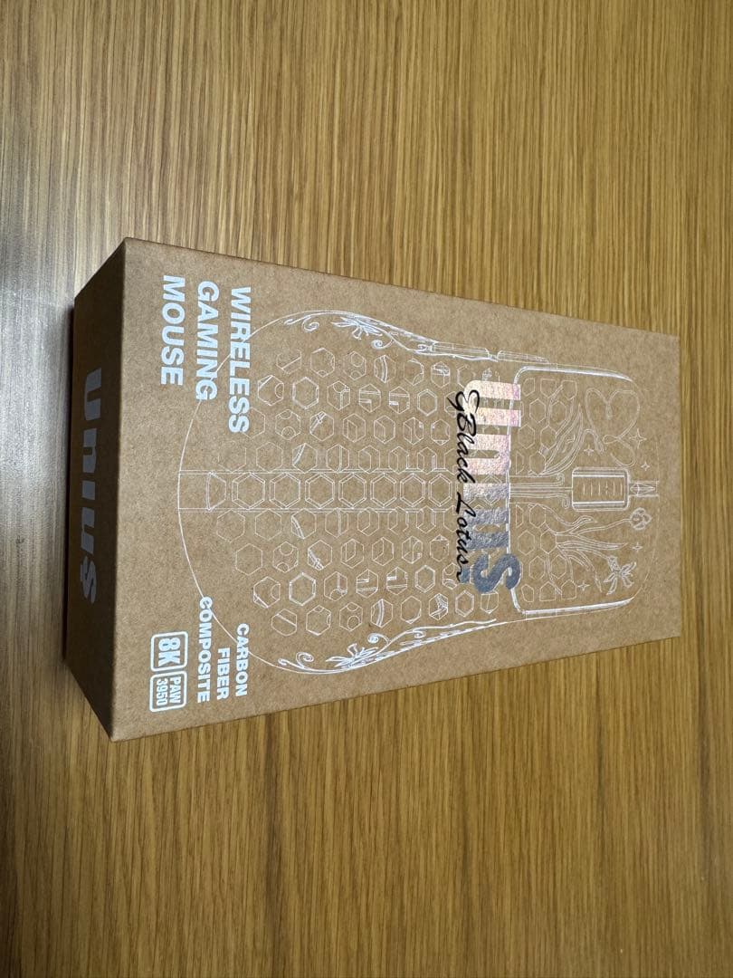 マウス・トラックボール UNIUS BLACK LOTUS CARBON カーボン複合材採用の軽量ゲーミングマウス「UNIUS Black Lotus