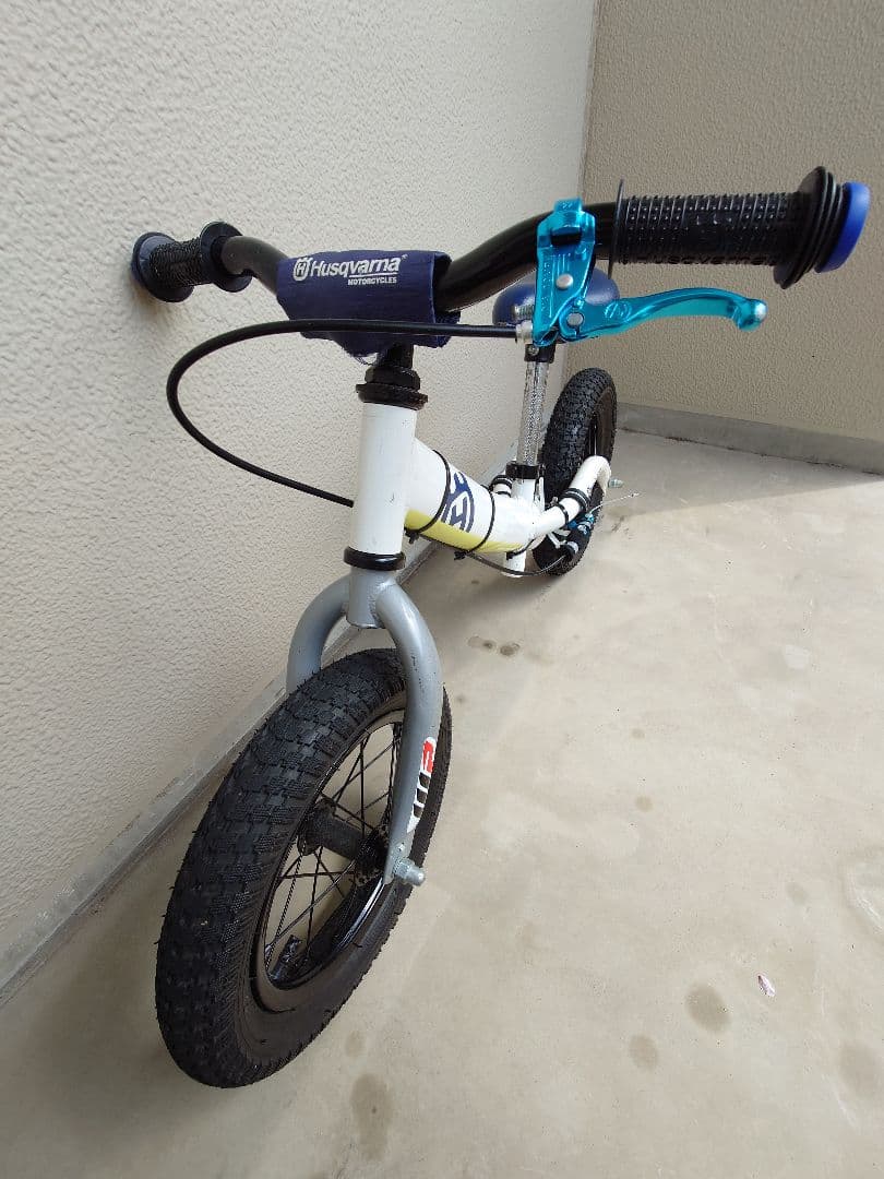 Husqvarna トレーニングバイク ストライダー ヘルメット、プロテクター付