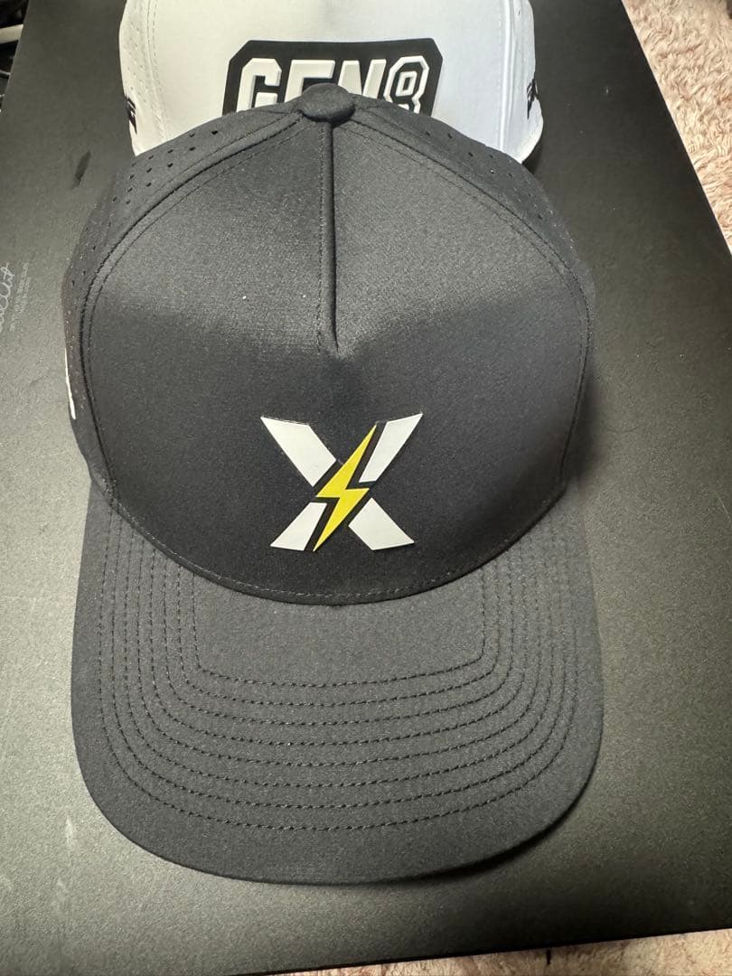 PXG 帽子2個セット 黒白 ボール マーカー付き - メルカリ