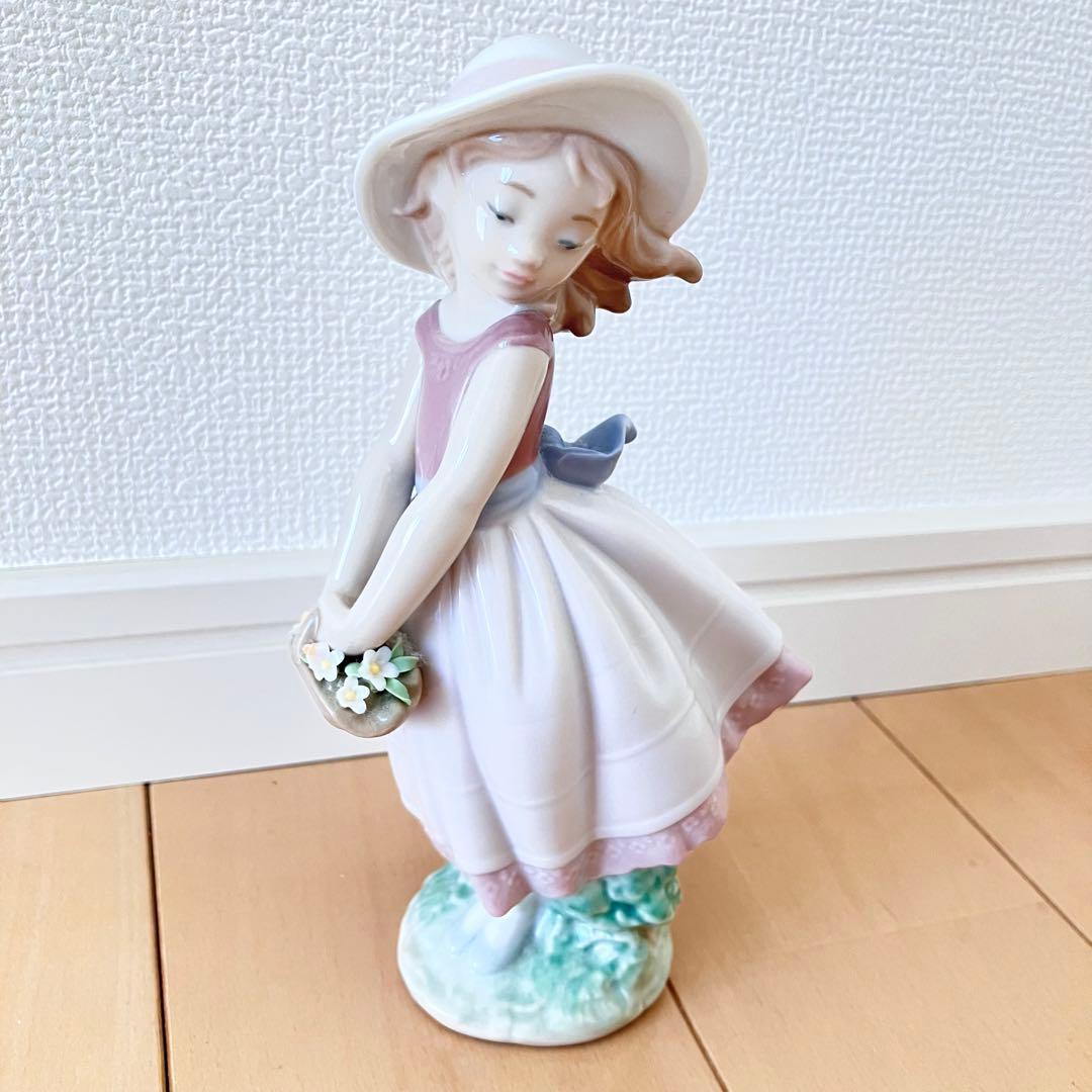 リヤドロ LLADRO ユートピアコレクション 花の小径 8246 - メルカリ