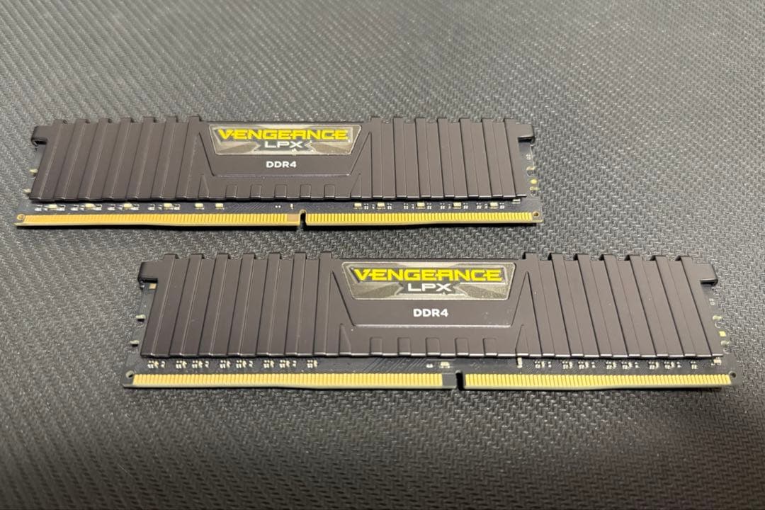 メモリCorsair DDR4 2666MHz 32GB (16GB×2) - メルカリ