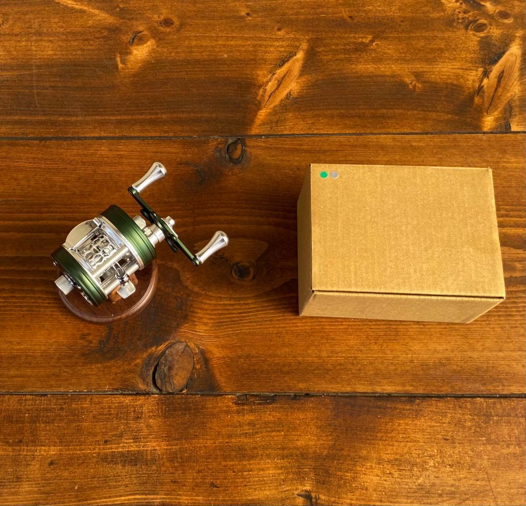 新品未使用 トラウト ベイトリール 丸型 リール グリーン×シルバー