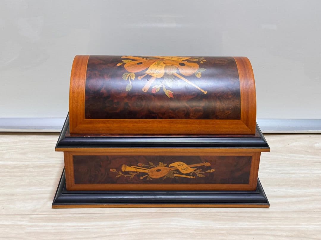 REUGE MUSIC オルゴール オルゴール ディスク9枚 ドーム型象嵌 ディスク22枚付き リュージュオルゴール ドーム型クルミ象嵌箱ディスク