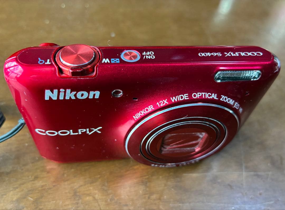 Nikon COOLPIX 赤 12倍光学ズーム - メルカリ