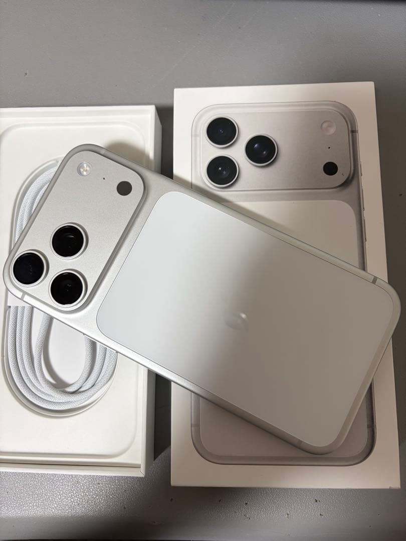 極美品 iPhone 17 Pro Max 256GB シルバー SIMフリー - メルカリ