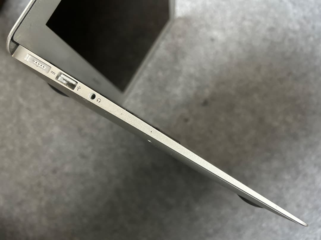 充電回数11回 MacBook Air 2015 i5 1.6Ghz 11インチ