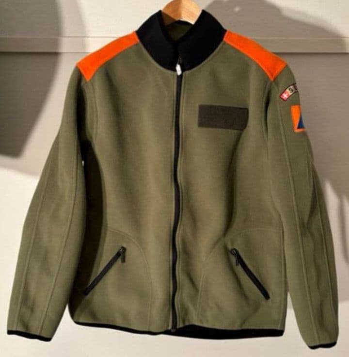 スイス軍 オリーブグリーンフリースジャケット XL - メルカリ