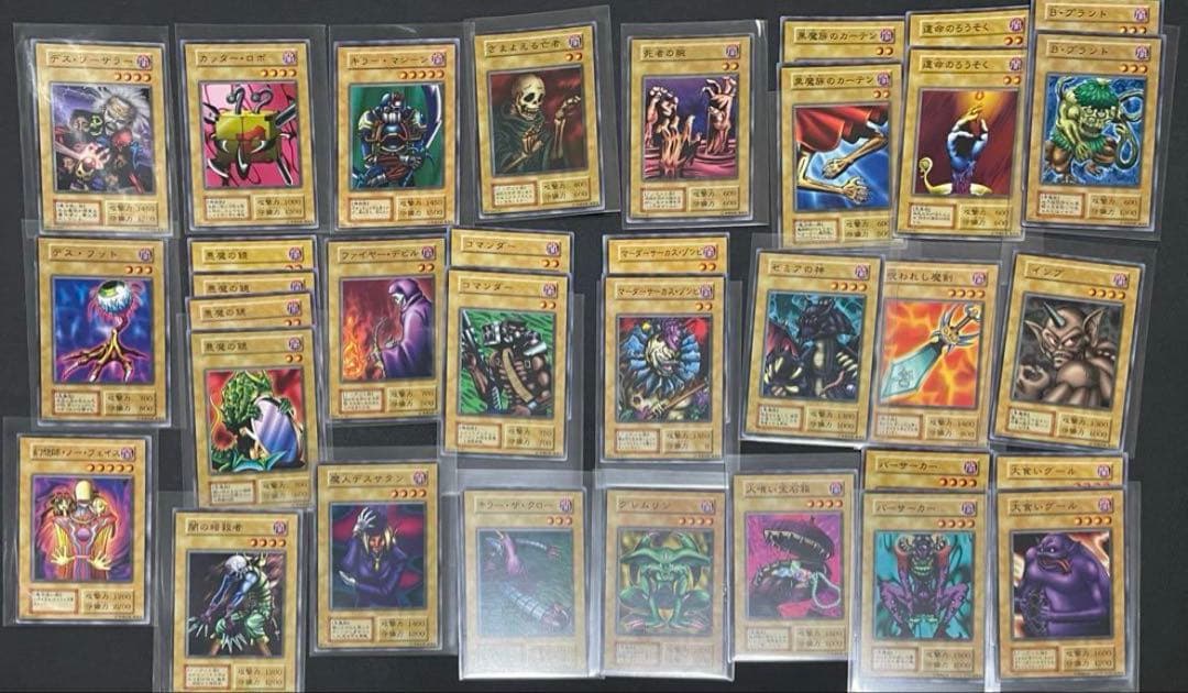 遊戯王　初期カード　絶版 200枚超 絶版、初期】ブラックマジシャン 初期ウルトラレア 遊戯王カード 1枚の