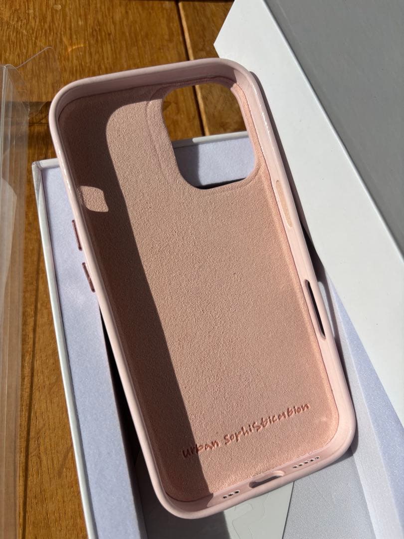 iPhoneアクセサリー The Puffer Case -iPhone 16