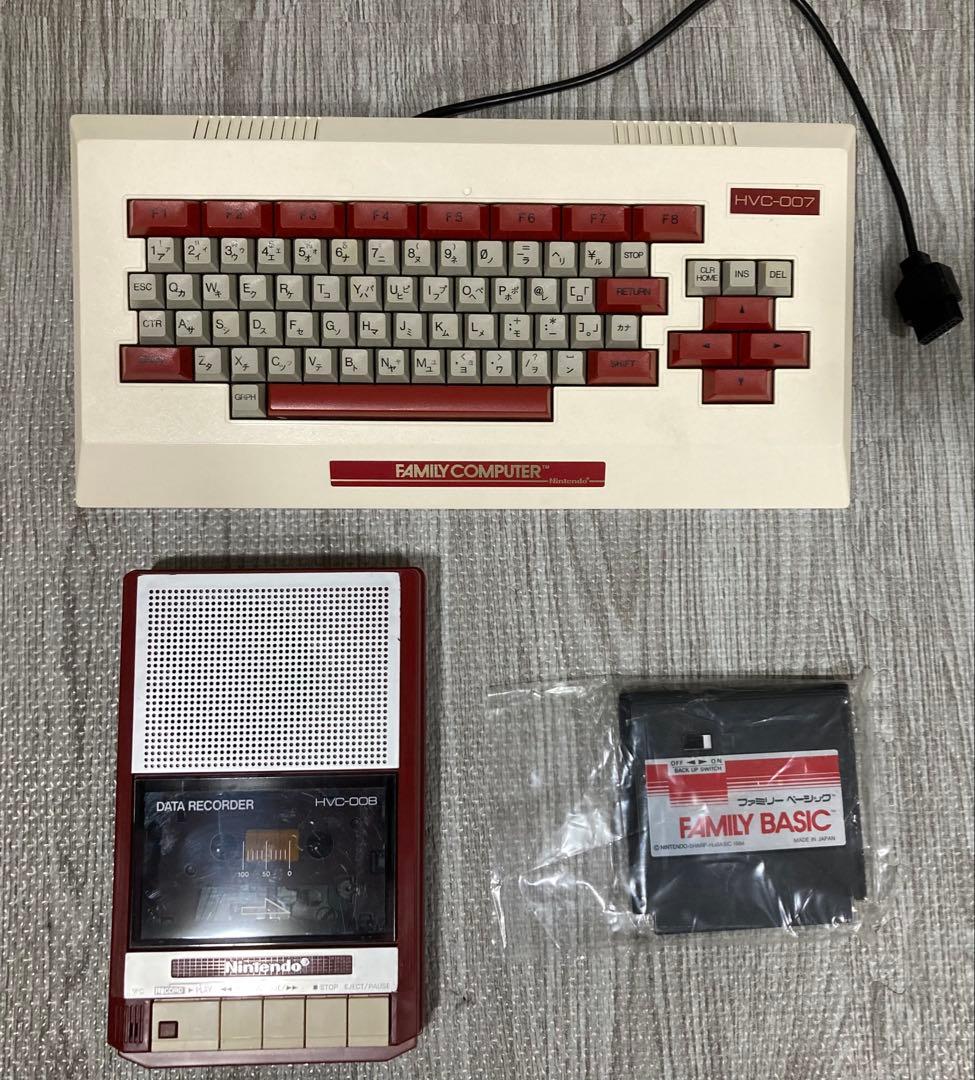 ファミリーベーシック データレコーダHVC-007とHVC-008のセット