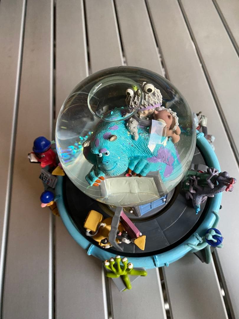 モンスターズ・インク スノードーム オルゴール フィギュア ディズニー