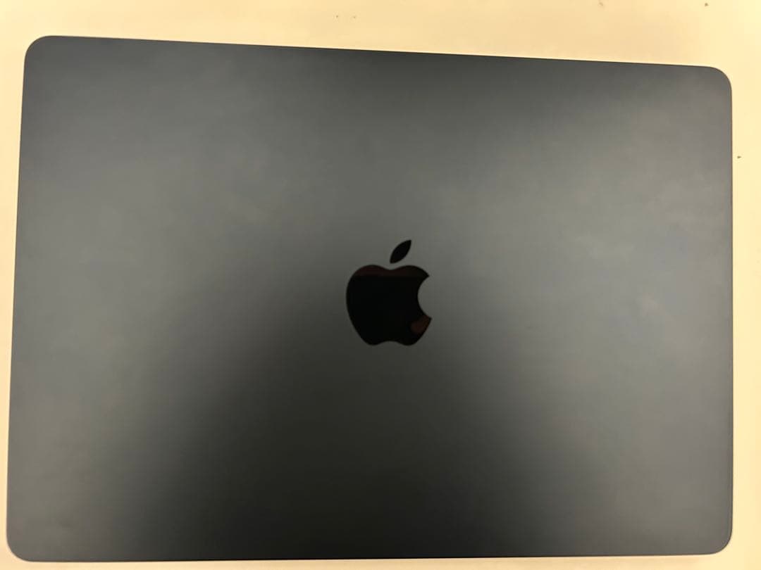 MacBook Air M2 13.6インチ（8GB / 256GB）ミッドナイ 13インチMacBook Air [整備済製品] 8コアCPUと8コアGPUを搭載したApple