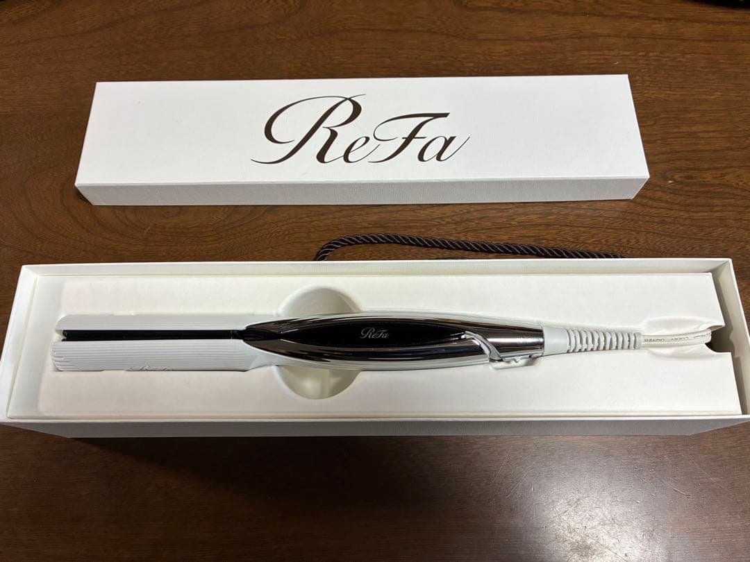ほぼ新品 ReFa ビューテックストレートアイロン ホワイト RE-AC02A ReFa リファ ビューテック ストレートアイロン RE-AC02A（ホワイト