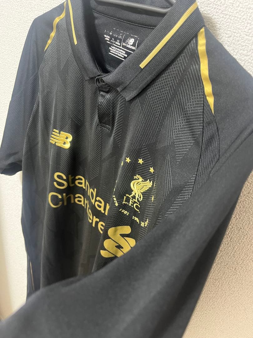 リバプールFC 18/19UCL優勝記念ユニフォーム 黒×金 L-XLサイズ - メルカリ
