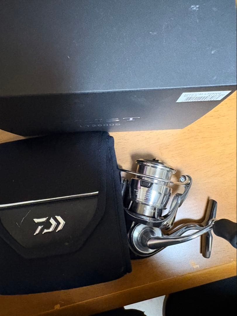 Daiwa LT 2500 スピニングリール ケース付き スピニング用リールポーチ XLサイズ リールカバー リールケース 耐衝撃