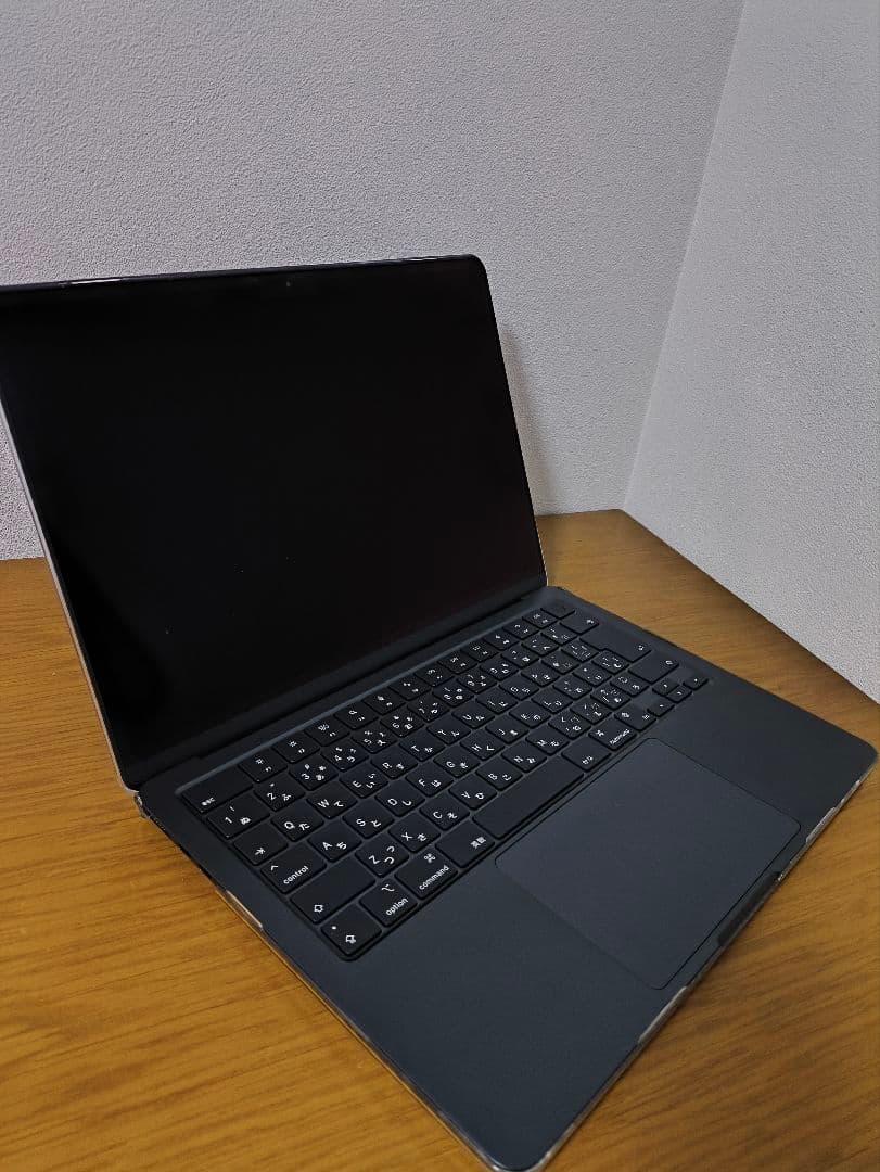 MacBookの永遠の悩み。シルバーか、スペースグレイか。並べて徹底比較