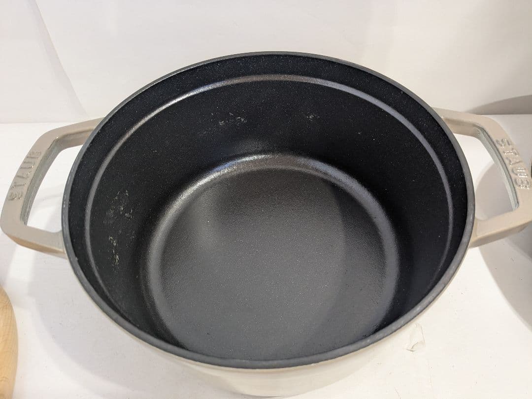 Staub ストウブ ココット・ロンド リネン 22cm トリベット付