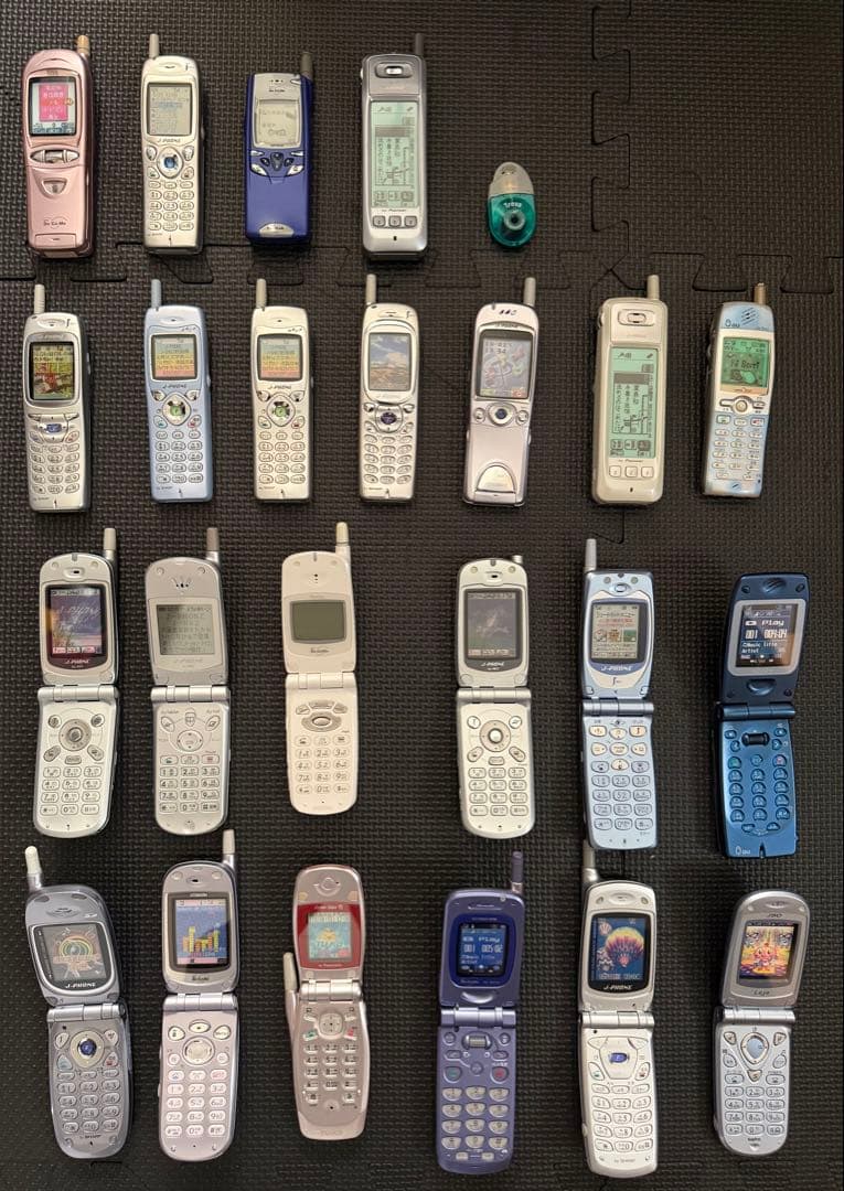携帯電話　モックアップ23個と小型カメラTOREVAのモック au T006 モックアップ - モックセンター