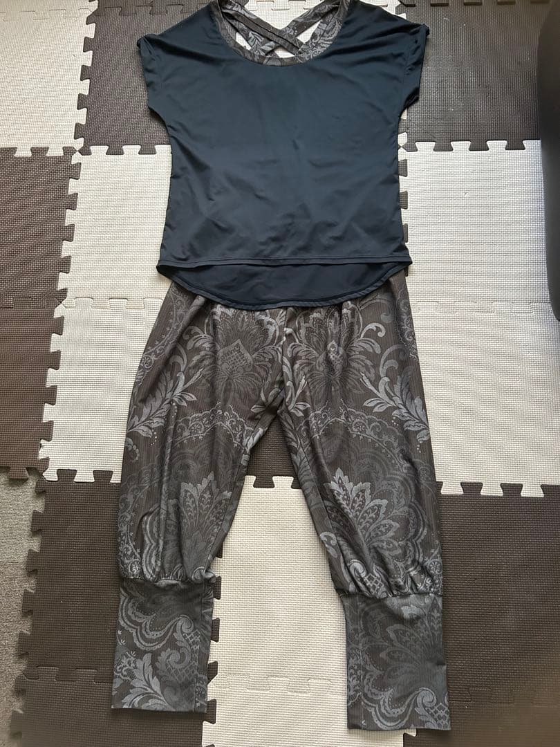 ヨガウェア　リアルストーンセットアップ美品 日本発のヨガウェアブランド『REAL STONE(リアルストーン)』 シーズン