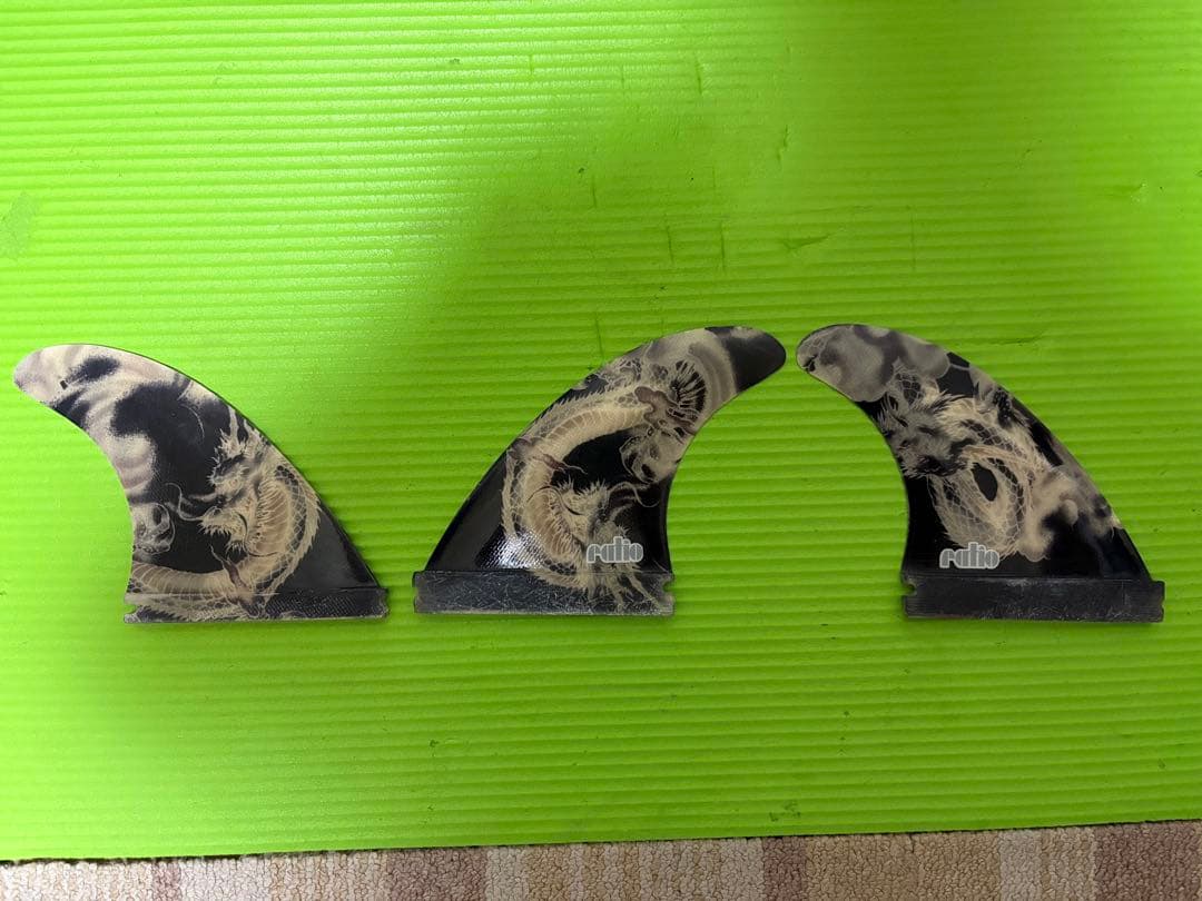 future finドラゴン柄 フィンセット 3枚 ratio futures.（フューチャー） ショートボード用フィン TOOLS ツールス