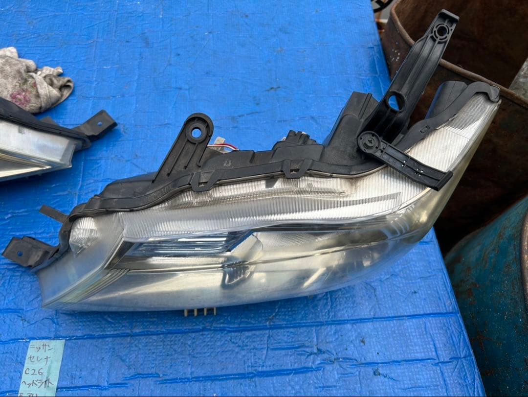 日産 セレナ C26 ヘッドライト左右セット - メルカリ