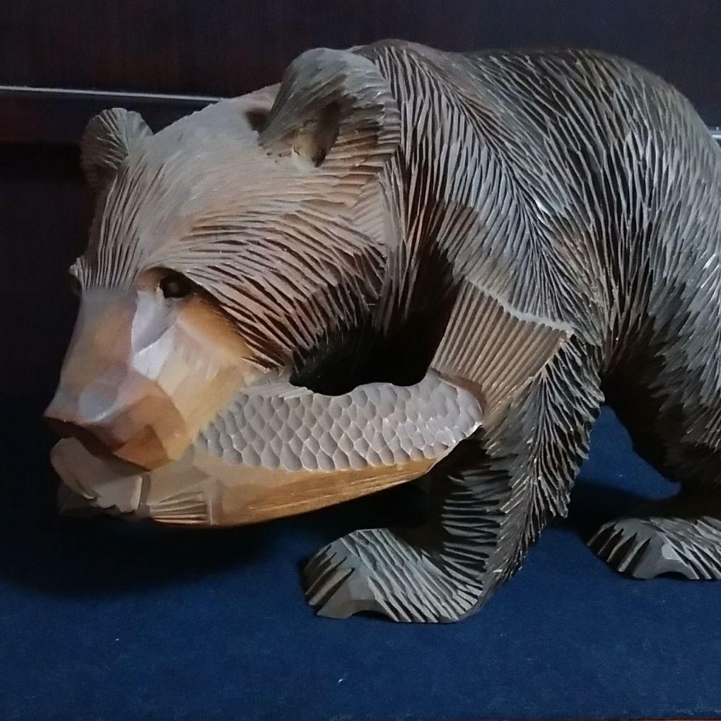 鮭を喰わえた熊の木彫り 木製 置物 飾り 北海道網走記念インテリア