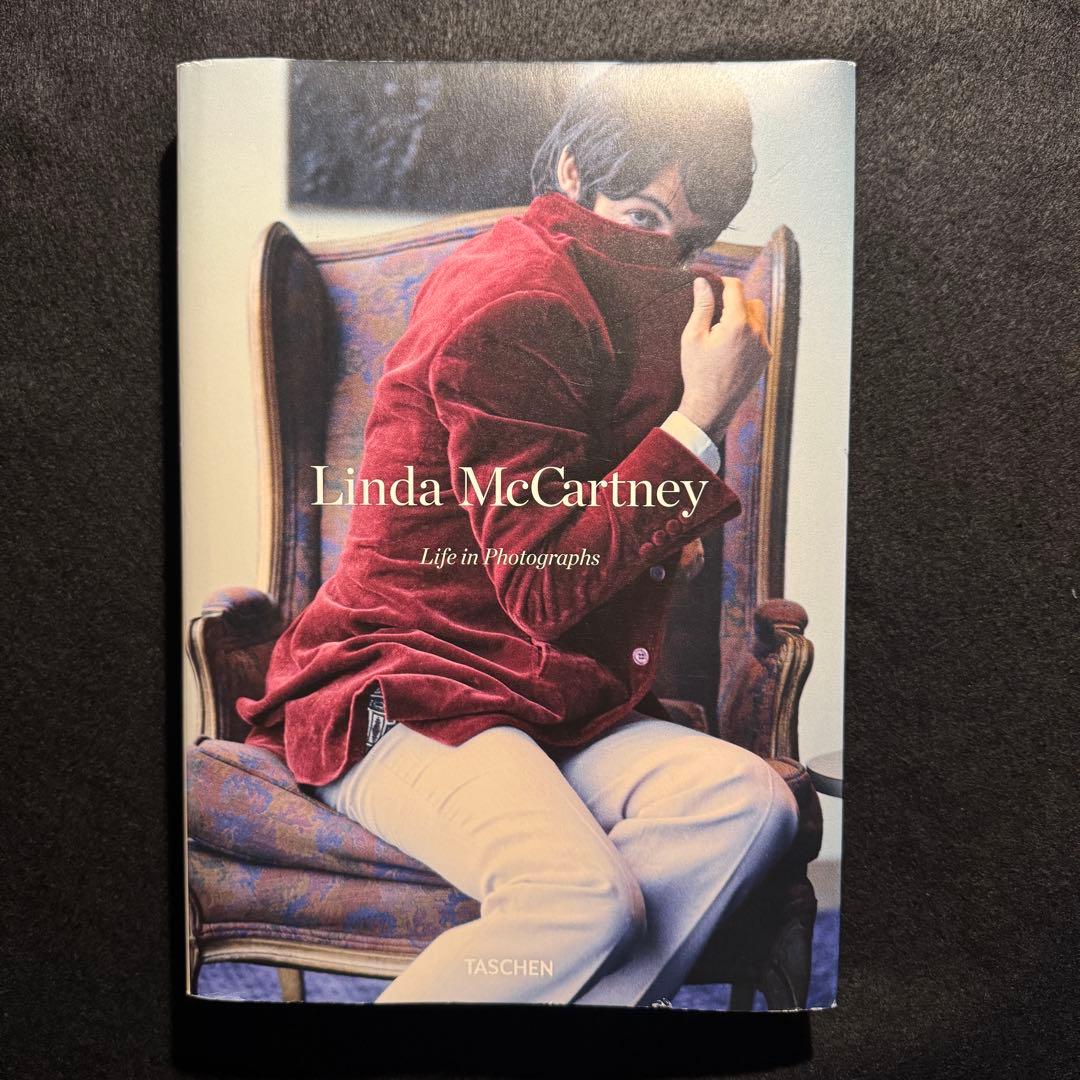 Linda McCartney: Life in Photographs 写真集 Amazon.com: Linda McCartney. Life in Photographs: 9783836555586