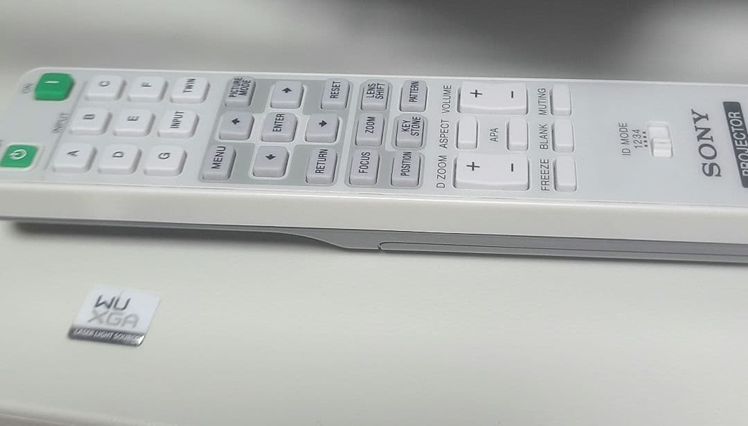 年末特価】美品 保証ありSONY レーザープロジェクター VPL-FHZ65