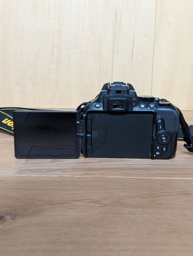 Nikon D5600 本体＋レンズ SIGMA 17-70mm F2.8-4