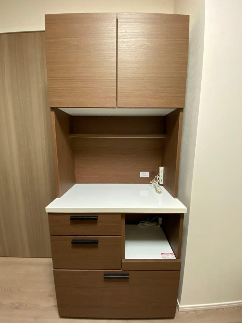 ニトリ　食器棚　キッチンボード　幅80cm ニトリ（NITORI） 幅80cm 見た目すっきり 板戸レンジボード (幅80cmcm