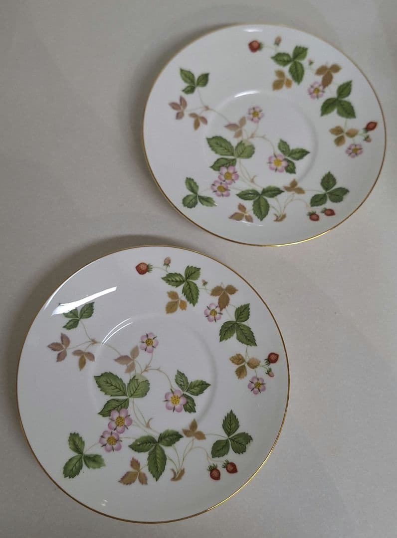 WEDGWOOD WILD STRAWBERRY 皿 2枚 ソーサーのみ - メルカリ
