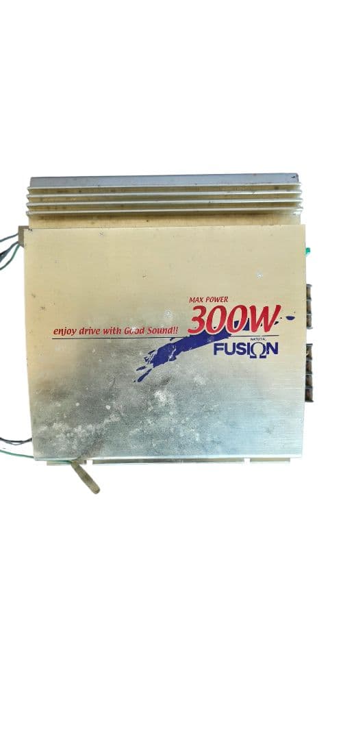 FUSION 300W パワーアンプ FUSION 300W パワーアンプ FUSION 300W パワーアンプ