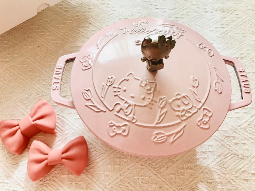 staub ストウブ 20cm ハローキティコラボ　ワナベ ソルベローズ 日本未発売海外限定 ストウブ ハローキティコラボ ワナベ20cm 数量限定